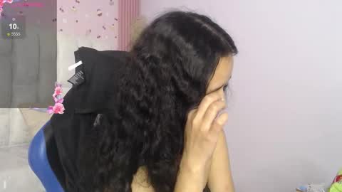 Snapshot of bella_vibes_s chatting on 11-14-25, 09:08 Bella online show from 11-14-25, 09:08