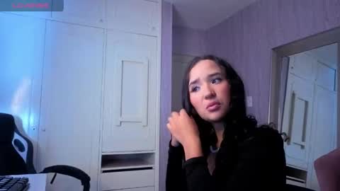 Snapshot of bella_vibes_s chatting on 05-06-26, 12:32 Bella online show from 05-06-26, 12:32