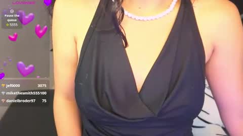 Snapshot of bella_vibes_s chatting on 05-10-26, 01:11 Bella online show from 05-10-26, 01:11