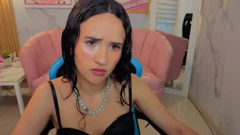 Snapshot of bella_vibes_s chatting on 06-10-26, 02:23 Bella online show from 06-10-26, 02:23