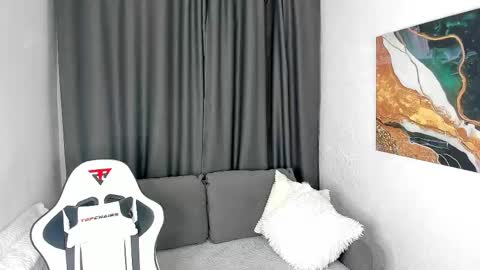 Snapshot of bella_xx_ chatting on 10-08-25, 03:15 Hi I am Bella I am a first day here online show from 10-08-25, 03:15