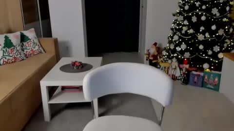 Snapshot of bellaadona chatting on 12-17-24, 01:29 BellaDona online show from 12-17-24, 01:29