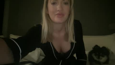 Snapshot of bellaaroseepaigee chatting on 06-01-26, 05:20 bellaaroseepaigee online show from 06-01-26, 05:20