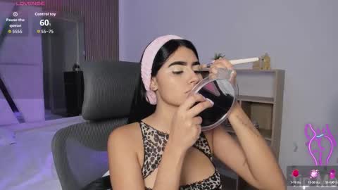 Snapshot of bellaastorm chatting on 09-28-25, 12:54 bellaastorm online show from 09-28-25, 12:54