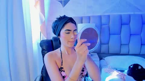 Snapshot of bellaastorm chatting on 10-17-25, 08:22 bellaastorm online show from 10-17-25, 08:22