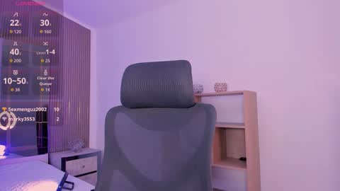 Snapshot of bellaastorm chatting on 10-31-25, 09:16 bellaastorm online show from 10-31-25, 09:16