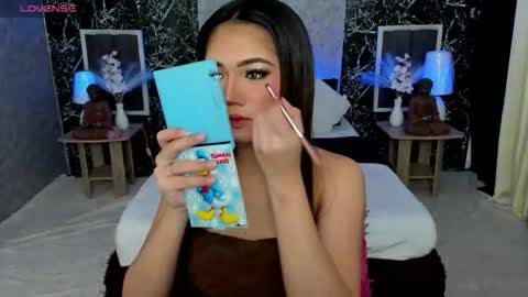 Snapshot of bellabrown_19xxx chatting on 09-21-25, 07:32 Bella online show from 09-21-25, 07:32