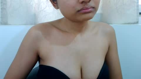 bellacrystall online show from 06-16-26, 07:22