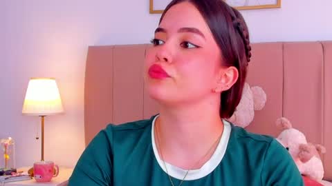 Snapshot of bellafontana chatting on 06-20-26, 06:33 BellaFontana online show from 06-20-26, 06:33