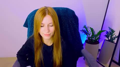 Snapshot of bellafoxi chatting on 09-15-25, 04:29 BellaFoxi online show from 09-15-25, 04:29