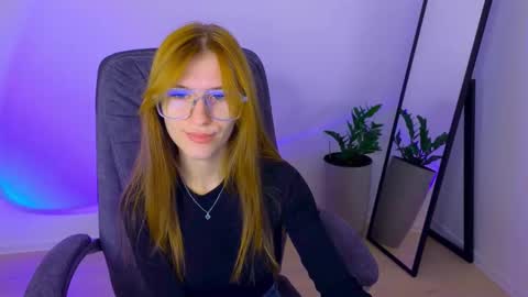 Snapshot of bellafoxi chatting on 09-30-25, 11:37 BellaFoxi online show from 09-30-25, 11:37