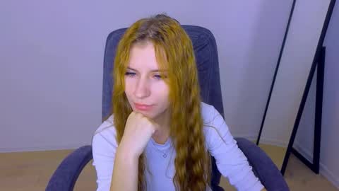 Snapshot of bellafoxi chatting on 10-23-25, 11:42 BellaFoxi online show from 10-23-25, 11:42