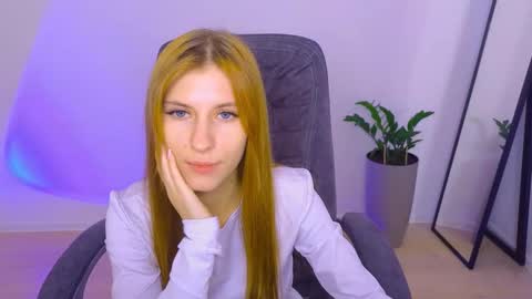 Snapshot of bellafoxi chatting on 10-28-25, 12:41 BellaFoxi online show from 10-28-25, 12:41