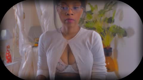 Snapshot of bellahproudly chatting on 10-23-25, 09:19 Bellah online show from 10-23-25, 09:19