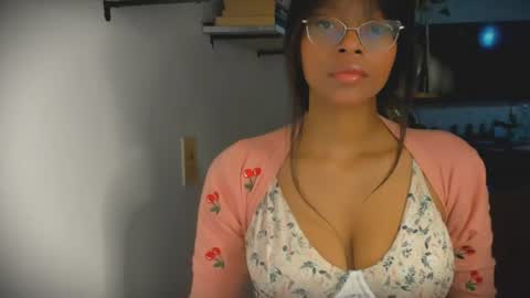 Snapshot of bellahproudly chatting on 06-21-26, 04:04 Bellah online show from 06-21-26, 04:04