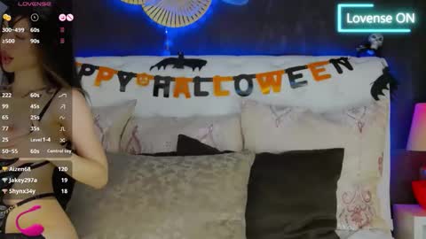 Bella online show from 10-31-25, 03:13