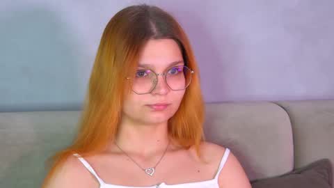 Snapshot of bellamarebelle chatting on 09-22-25, 04:14 BellaMarebelle online show from 09-22-25, 04:14