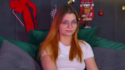 Snapshot of bellamarebelle chatting on 12-18-25, 04:18 BellaMarebelle online show from 12-18-25, 04:18