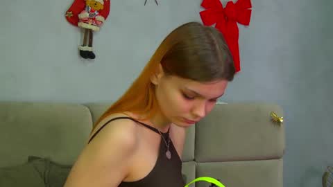 BellaMarebelle online show from 12-22-25, 04:09