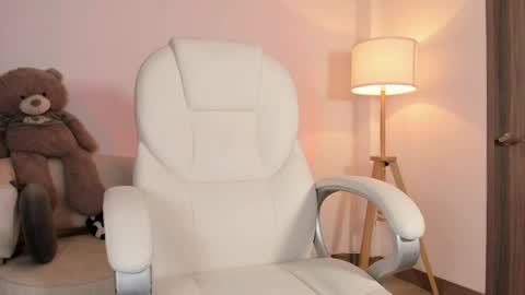 Snapshot of bellamia_ chatting on 05-04-26, 04:19 Bella Mia online show from 05-04-26, 04:19