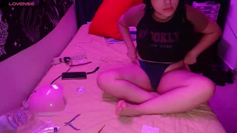 Snapshot of bellamontenegro22 chatting on 12-16-24, 11:50 bella online show from 12-16-24, 11:50