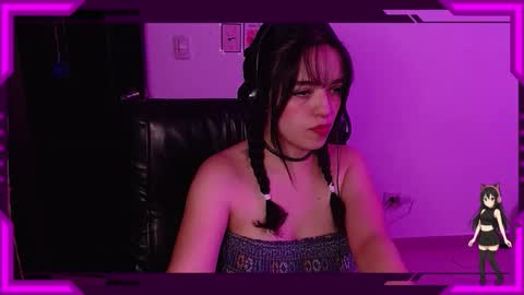 Snapshot of bellamoteluna chatting on 10-21-25, 03:29 Bella Monteluna online show from 10-21-25, 03:29