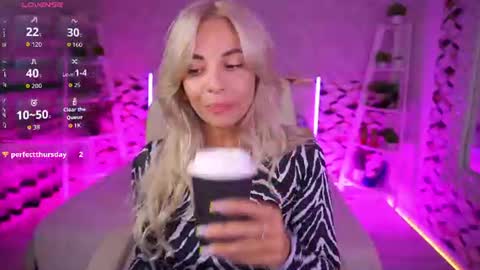 Snapshot of bellarayyy chatting on 06-20-26, 02:31 Bella online show from 06-20-26, 02:31