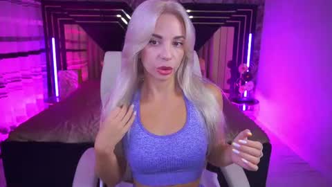 Snapshot of bellarayyy chatting on 07-22-26, 01:47 Bella online show from 07-22-26, 01:47