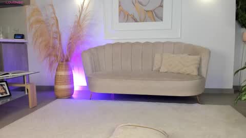 Snapshot of bellarossii chatting on 10-29-25, 01:08 CALL ME BELLA online show from 10-29-25, 01:08