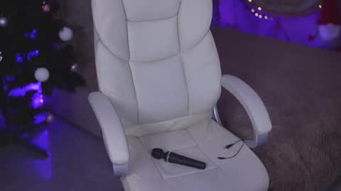 Snapshot of bellaspark_ chatting on 12-17-25, 07:58 BELLA online show from 12-17-25, 07:58