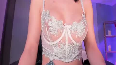 B E L L A  online show from 06-18-26, 12:09