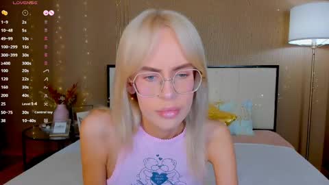 Bella online show from 05-28-26, 01:03