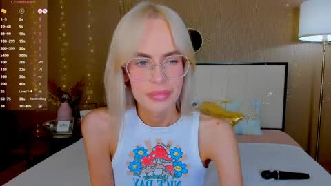 Bella online show from 05-31-26, 01:14
