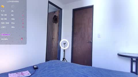 Snapshot of bellatrix25 chatting on 12-19-25, 02:35 online show from 12-19-25, 02:35