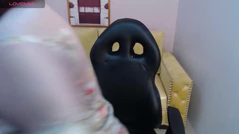 Snapshot of bellatrix_ch chatting on 11-16-25, 11:49 Bella online show from 11-16-25, 11:49