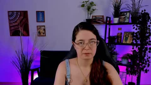Snapshot of bellatrixllestrange chatting on 01-04-25, 10:55 Bella. Ntmu online show from 01-04-25, 10:55