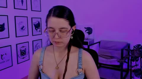 Snapshot of bellatrixllestrange chatting on 02-10-25, 07:49 Bella. Ntmu online show from 02-10-25, 07:49