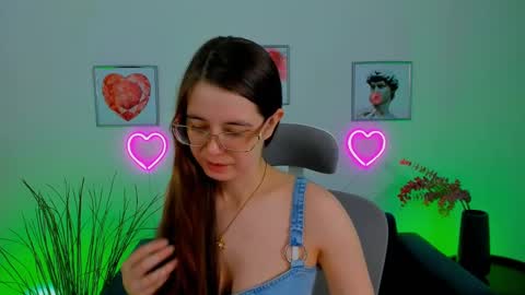 Snapshot of bellatrixllestrange chatting on 02-21-25, 10:59 Bella. Ntmu online show from 02-21-25, 10:59