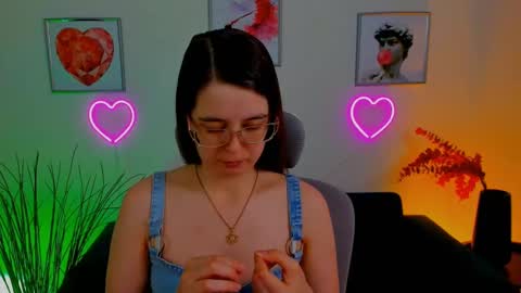 Snapshot of bellatrixllestrange chatting on 02-28-25, 05:59 Bella. Ntmu online show from 02-28-25, 05:59