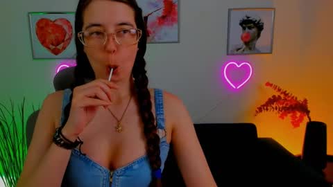 Snapshot of bellatrixllestrange chatting on 03-01-25, 12:17 Bella. Ntmu online show from 03-01-25, 12:17