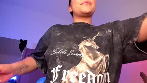 Snapshot of bellaxtar chatting on 01-23-25, 06:56 Bella online show from 01-23-25, 06:56