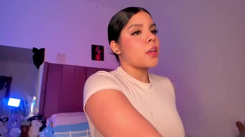 Snapshot of bellaxtar chatting on 01-24-25, 08:11 Bella online show from 01-24-25, 08:11