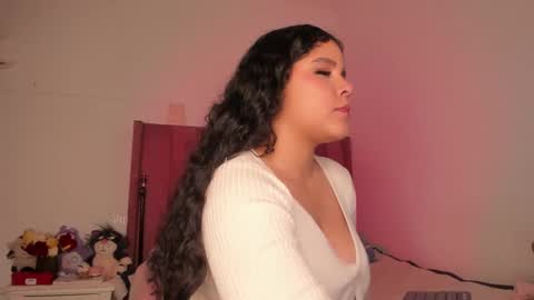 Snapshot of bellaxtar chatting on 02-21-25, 06:59 Bella online show from 02-21-25, 06:59