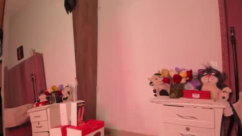 Snapshot of bellaxtar chatting on 02-21-25, 10:15 Bella online show from 02-21-25, 10:15