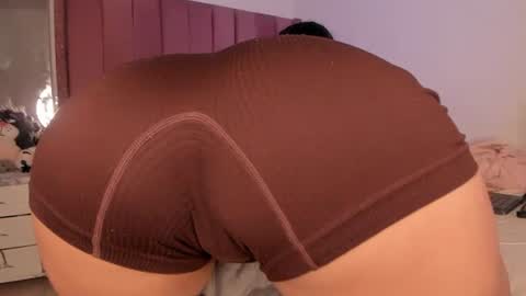 Snapshot of bellaxtar chatting on 02-25-25, 09:46 Bella online show from 02-25-25, 09:46