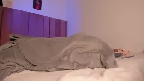 Snapshot of bellaxtar chatting on 03-04-25, 11:22 Bella online show from 03-04-25, 11:22