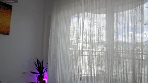 Snapshot of belle_blondy chatting on 05-08-26, 10:42 belle_blondy online show from 05-08-26, 10:42