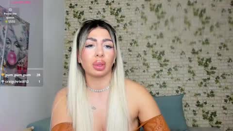 Snapshot of belle_hallle chatting on 01-17-25, 04:57 LucyJelly online show from 01-17-25, 04:57