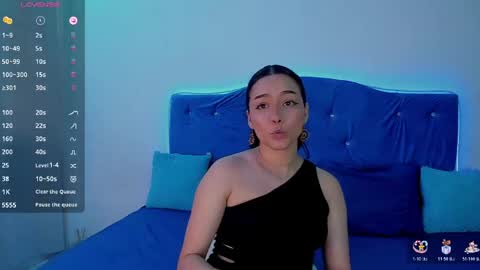 Snapshot of belle_petite_ chatting on 04-18-26, 07:18 Call me Alice online show from 04-18-26, 07:18