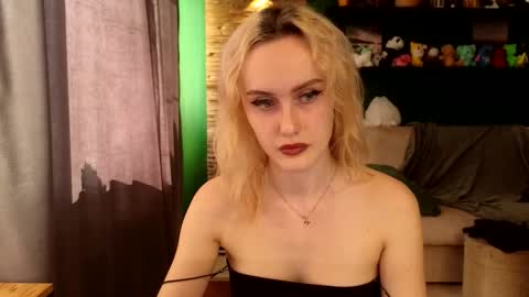 Snapshot of belle_vill chatting on 09-14-25, 06:23 Belle online show from 09-14-25, 06:23